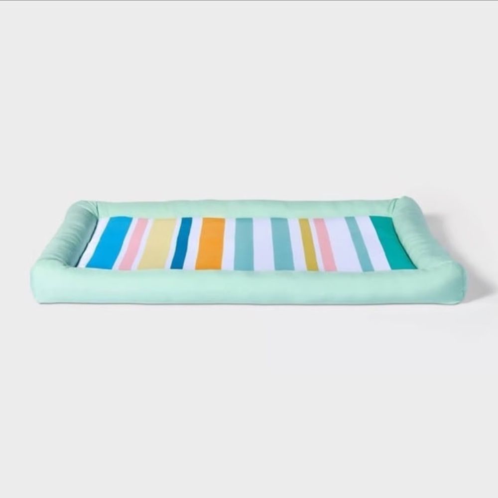 SUN SQUAD NWT pet cooling bed -stripe -32lx24wx2.5h - Picture 2 of 7